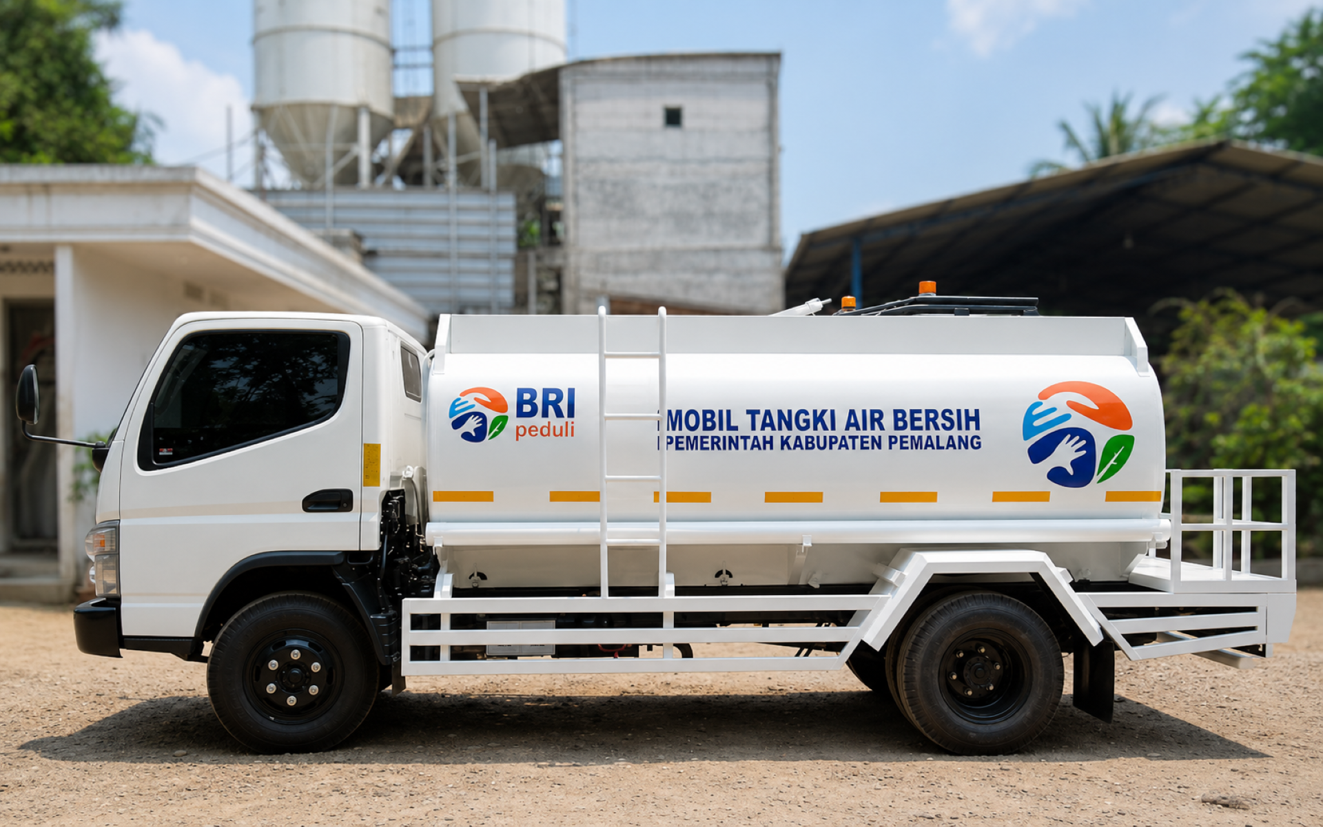 Karoseri Truk Tangki Air 5.000 Liter AUT 88 Karoseri Tangki